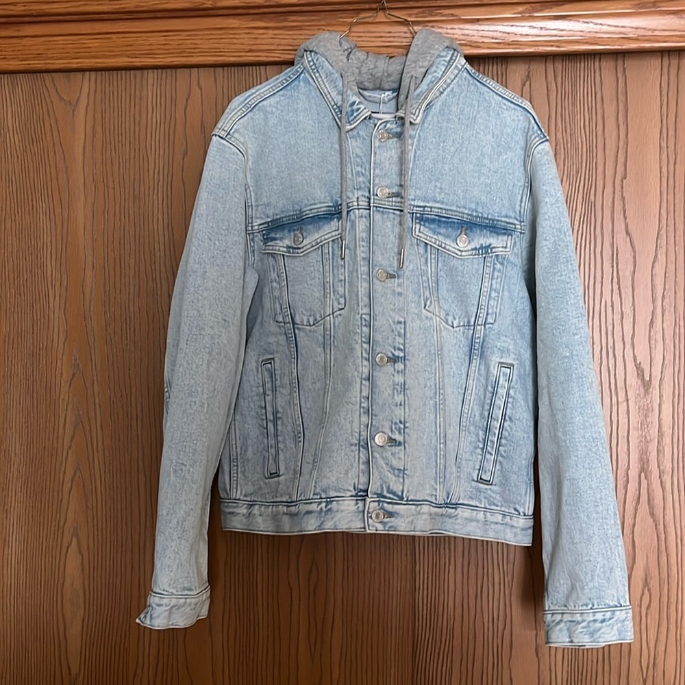 Brand New: H&M Men's Light Blue Denim Jacket with Gray Hood